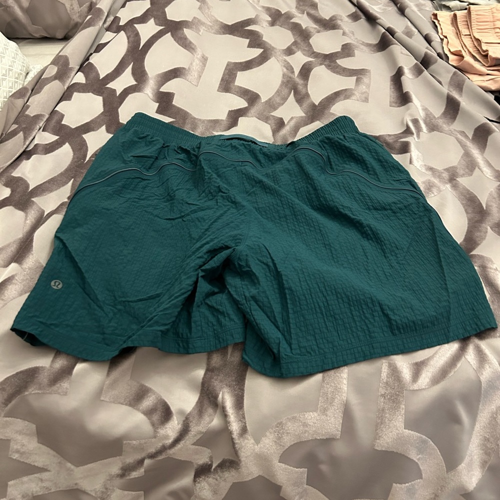 Green pacebreaker men’s liner less 7 inch shorts xl